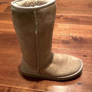 UGG boots  Size 6